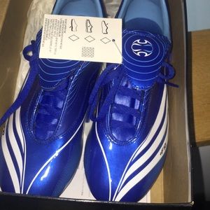 Adidas size 6 soccer cleats